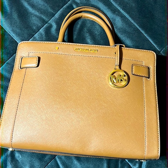 Michael Kors Handbags - Michael Kors Medium Saffiano Leather Purse